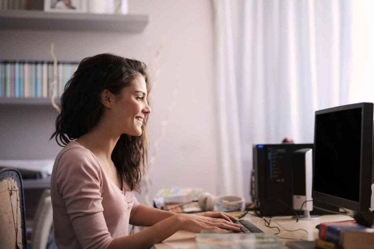 Ragazza al pc