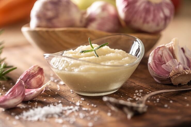 Crema di aglio, e teste di aglio