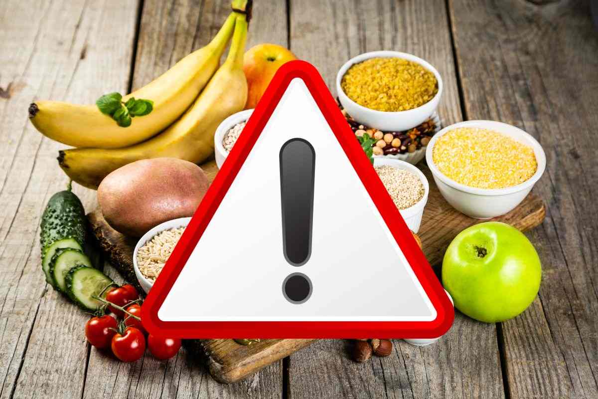 Alimenti e simbolo attenzione