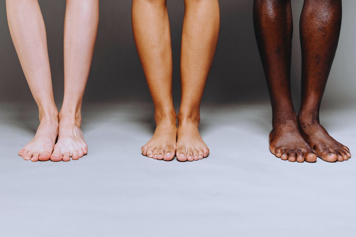 piedi di tre donne
