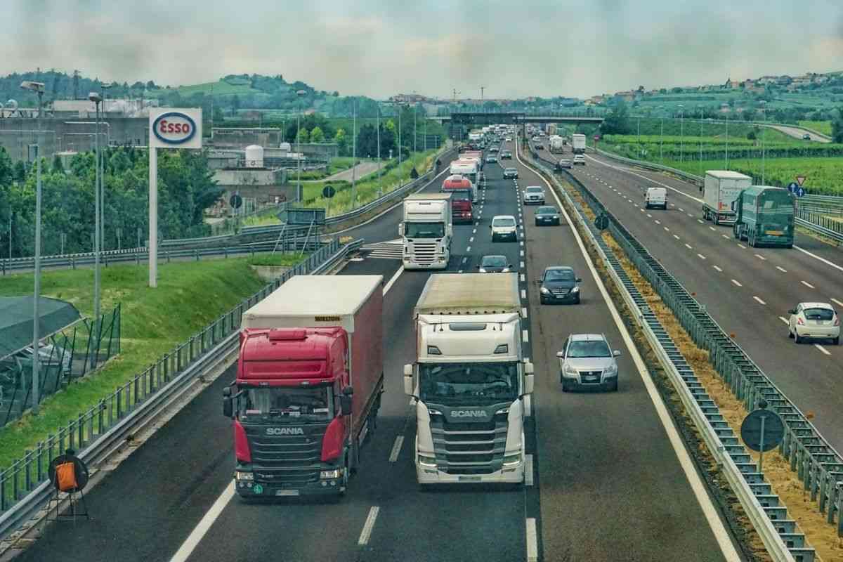 autostrada mezzi