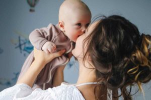 Mamma con bimbo piccolo