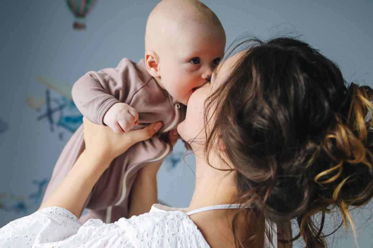 Mamma con bimbo piccolo