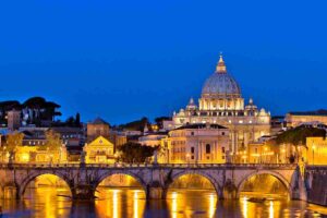 Vista di San Pietro di sera