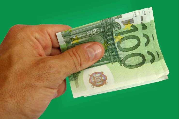Banconote in mano