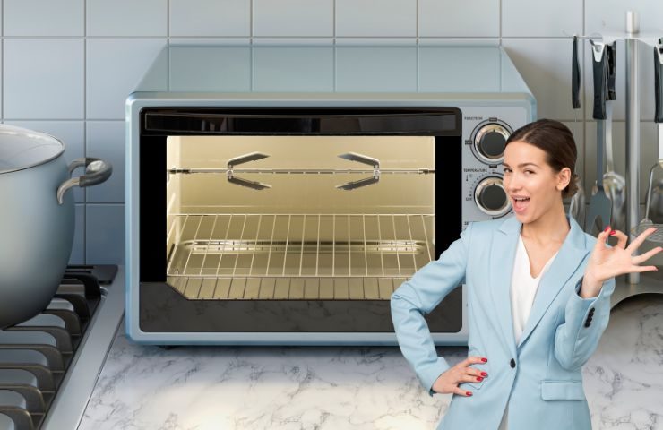 forno combinato a convezione e una ragazza che fa ok
