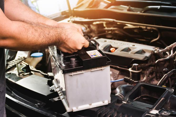 batteria dell'auto, e cofano