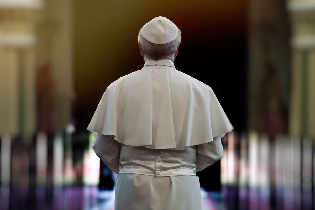 immagine del papa di spalle