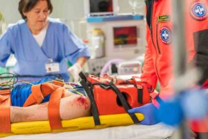 pronto soccorso con infermiera e paziente