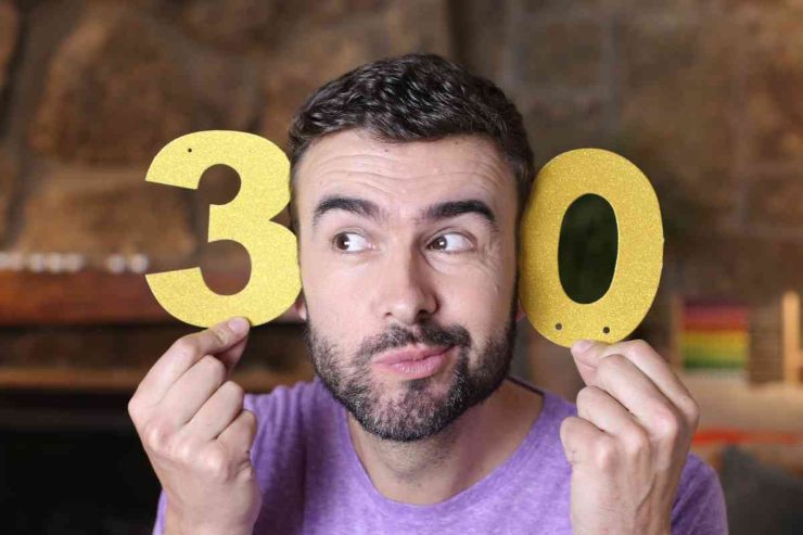 Uomo con numero 30