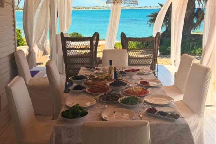 Tavola vista mare