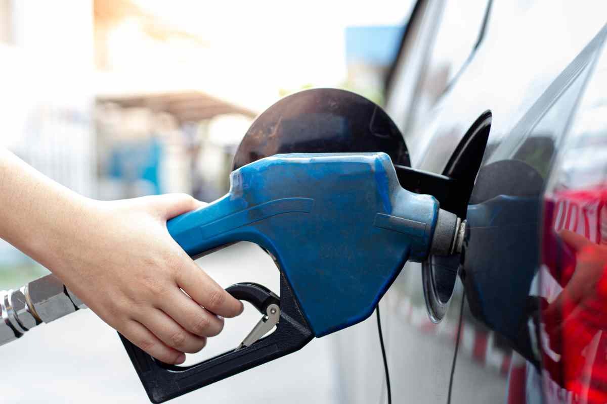 Fare rifornimento carburante