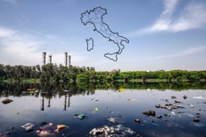 acque contaminate di un fiume ed un immagine della cartina dell'Italia