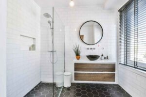 bagno con specchio