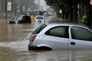 auto in acqua
