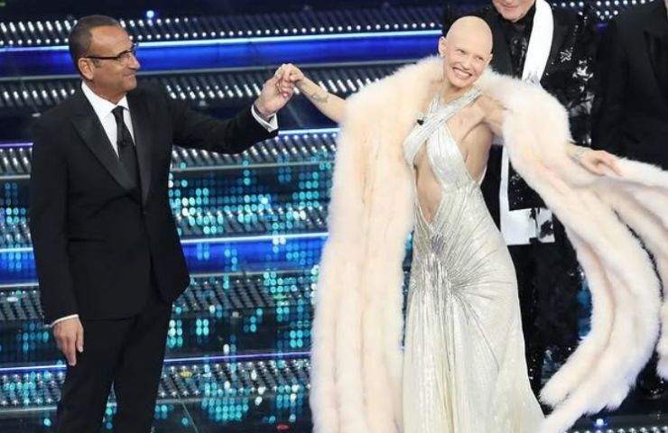 la modella bianca balti e carlo conti sul palco di sanremo