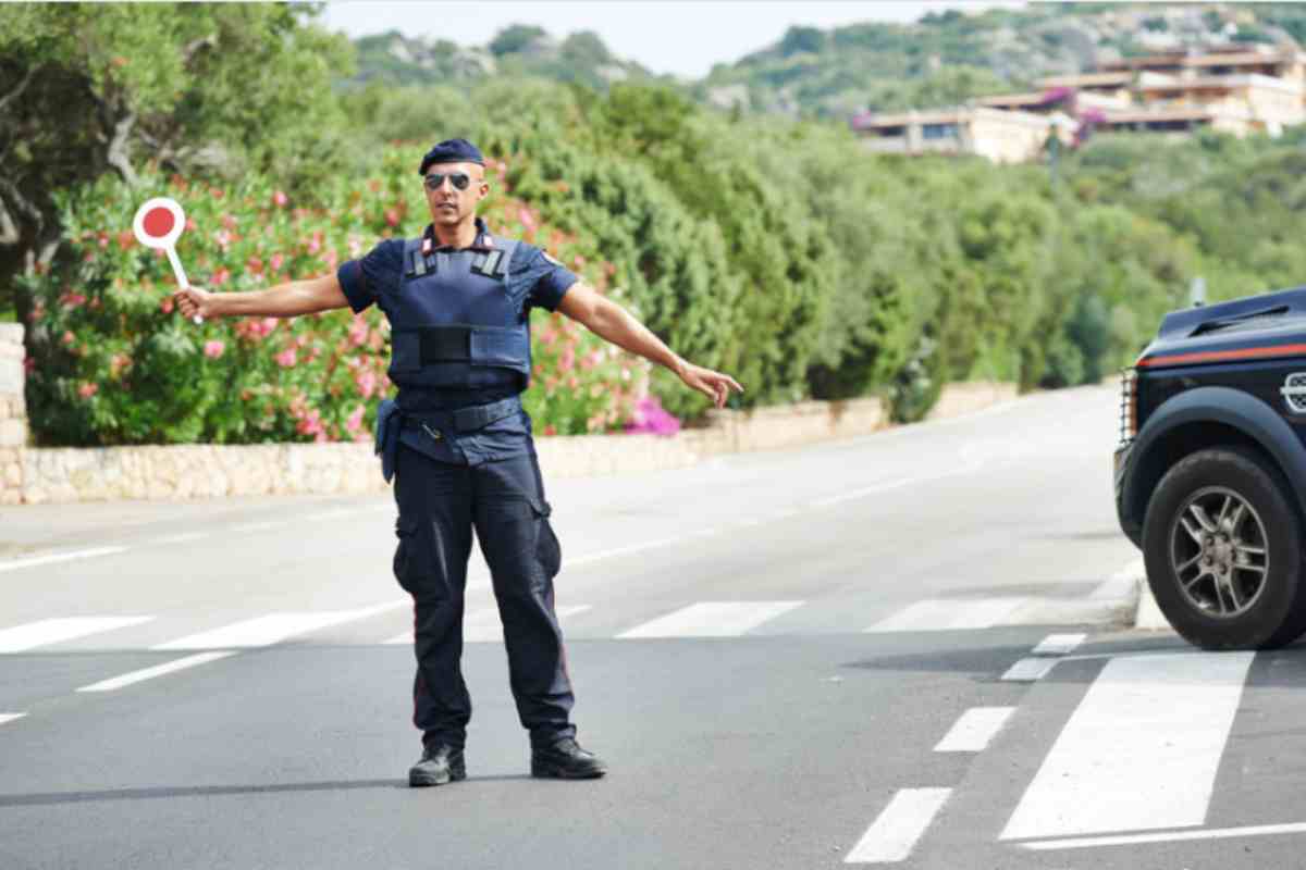 carabiniere posto di blocco
