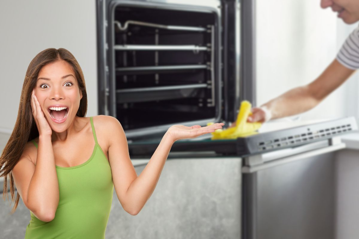 donna che pulisce il forno e un'altra sorpresa