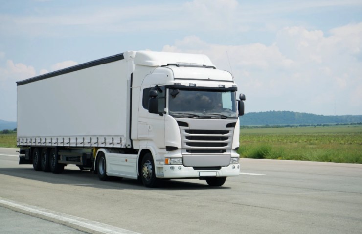 camion in strada