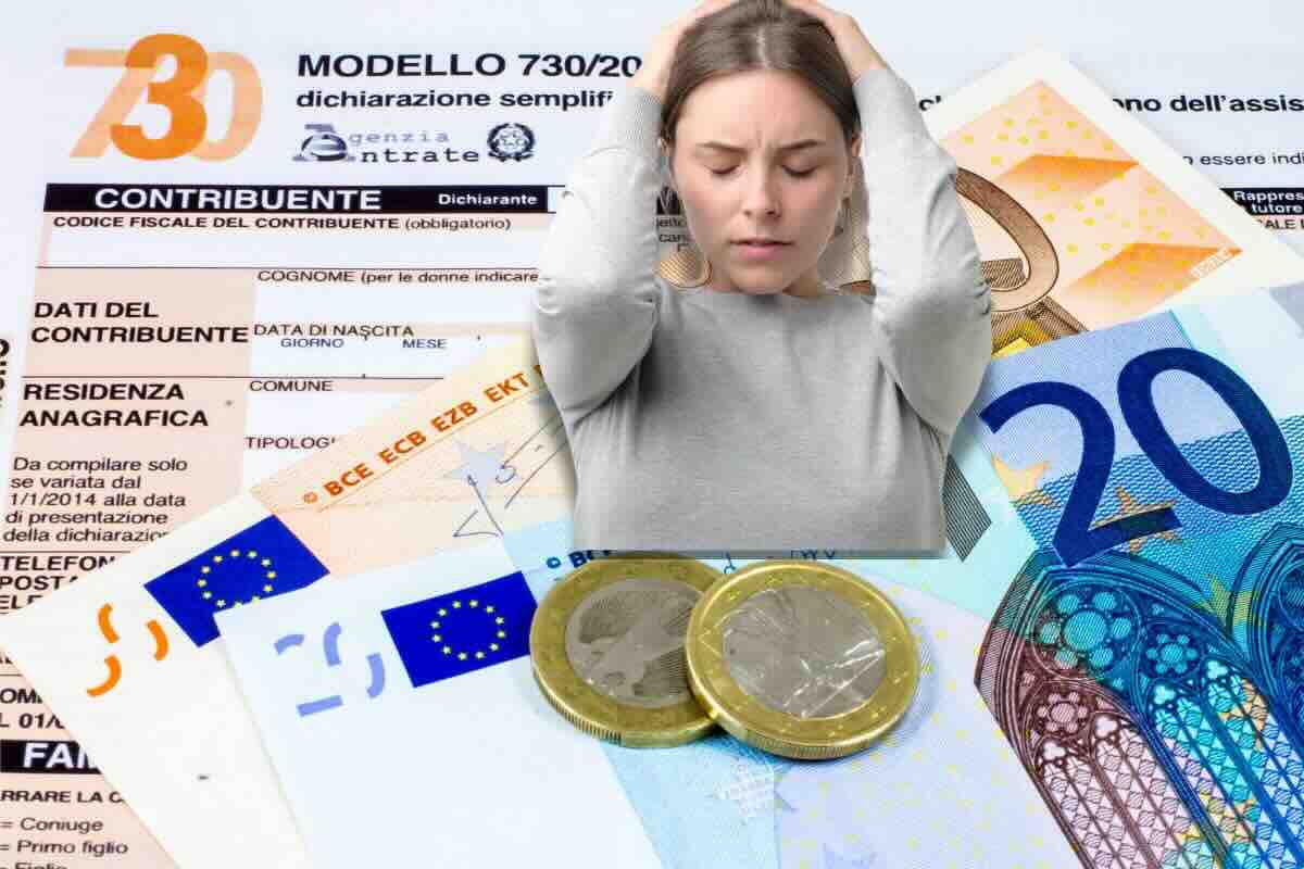 Ragazza con mano sulla testa, dietro di lei modello 730, banconote e monete