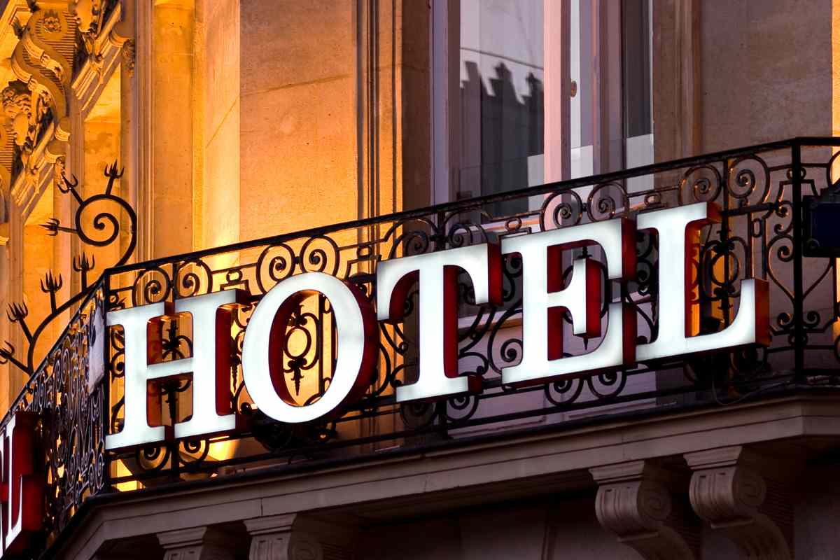 Insegna di un Hotel