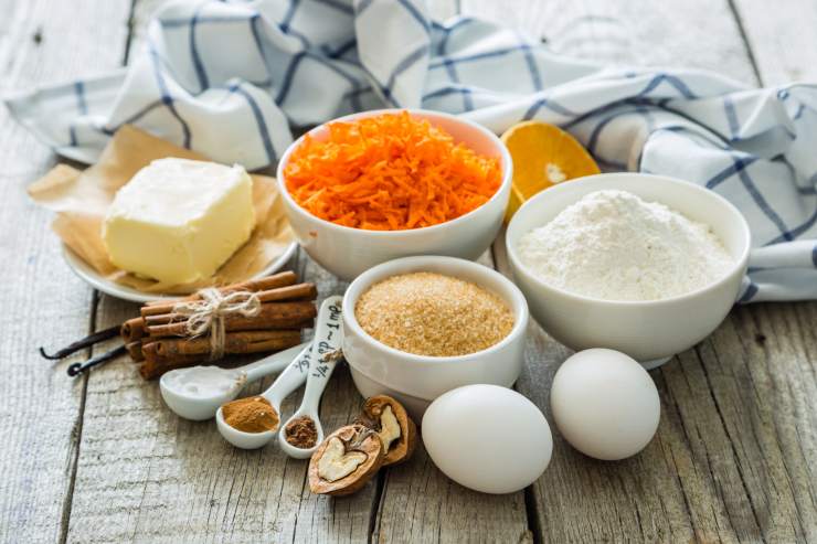 diversi ingredienti per un dolce