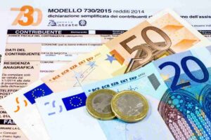 modello del 730 con alcuni soldi