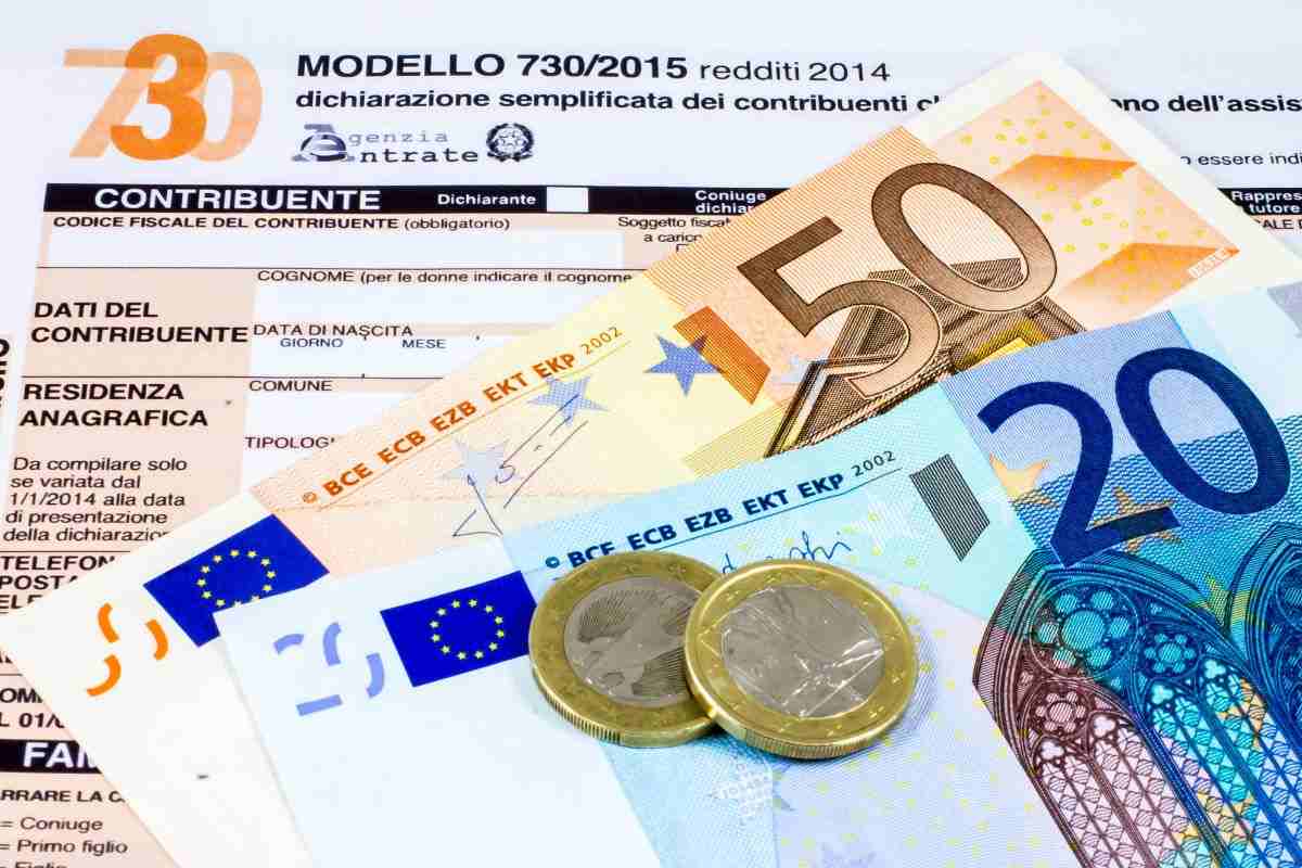 modello del 730 con alcuni soldi