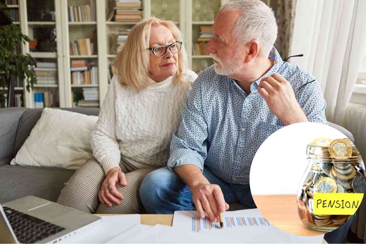 due persone anziane con dei fogli in mano e dei soldi vicino
