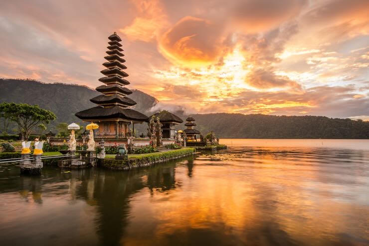 paesaggio al tramonto di bali