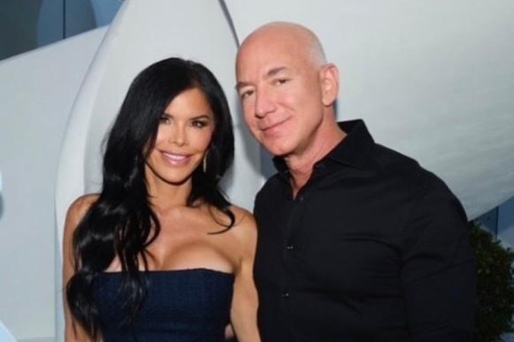 for di Jeff Bezos e la moglie in posa