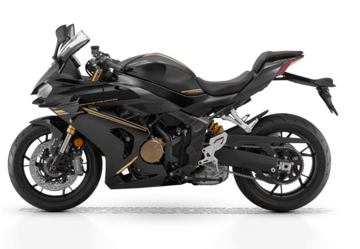 QJ Motor SRK 800 RR novità moto Ducati