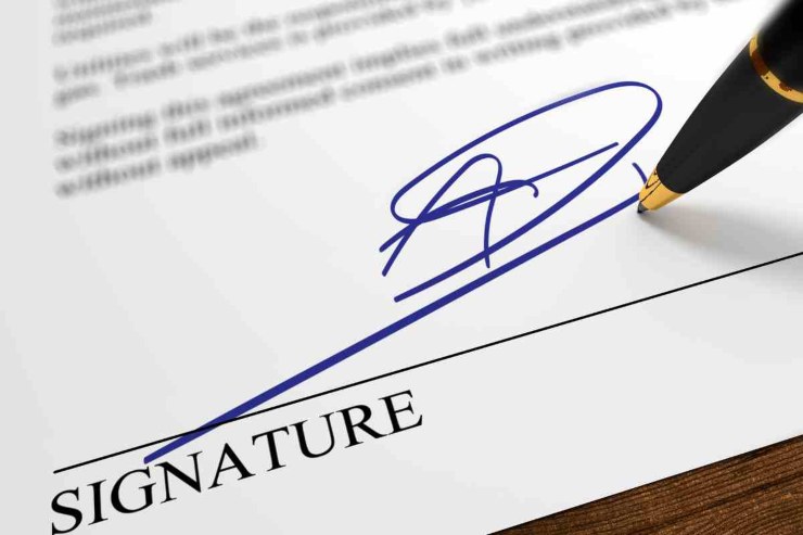 Firma su un contratto