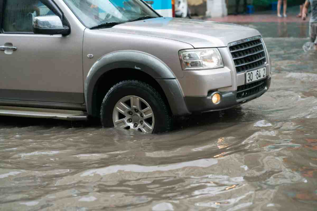 auto in acqua