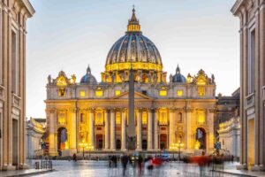 una foto della facciata di San Pietro