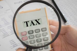 Calcolatrice con scritto "Tax"