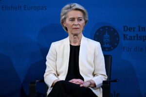 Ursula Von der Leyen Europa revisione auto annuale
