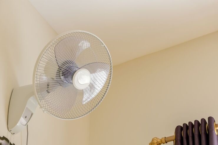 Ventilatore appeso al muro