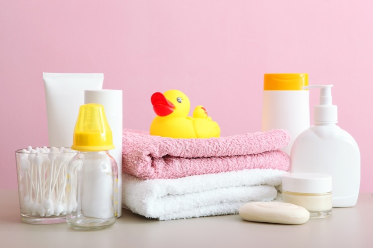 prodotti vari per bambini (bagno schiuma, paperella, asciugamani)