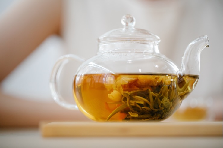 caraffa vetro con tisana 