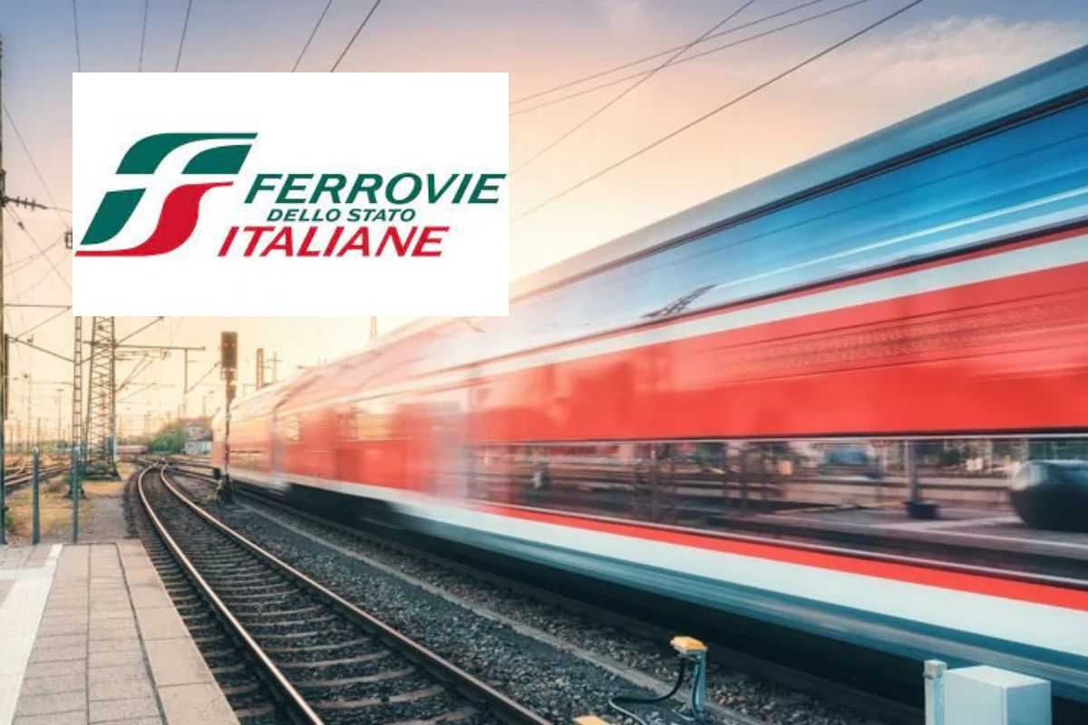 la scritta fs italiane e un treno che viaggia