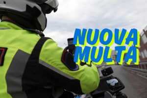 Moto impennata multa incredibile