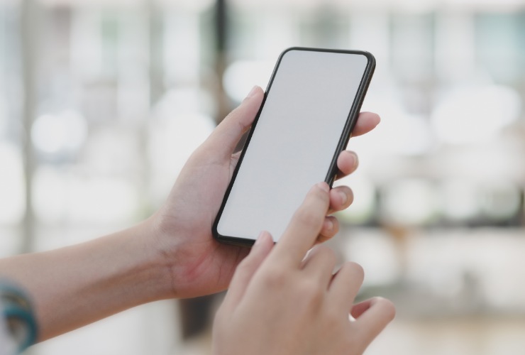 smartphone in mano